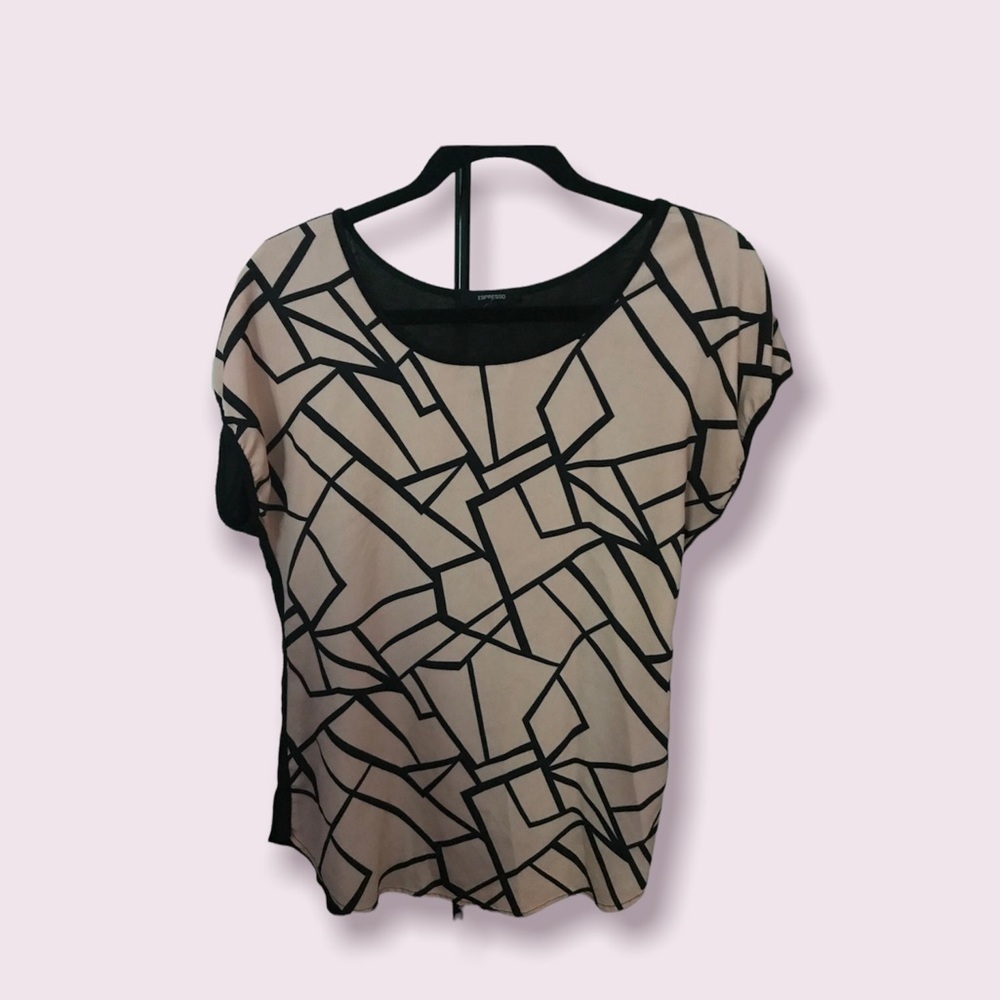 ESPRESSO womens geometric print cap sleeve blouse. Size medium